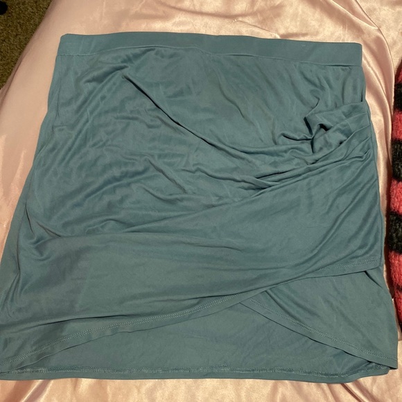 BCBG Maxazria Sky Blue Skirt - Picture 2 of 3